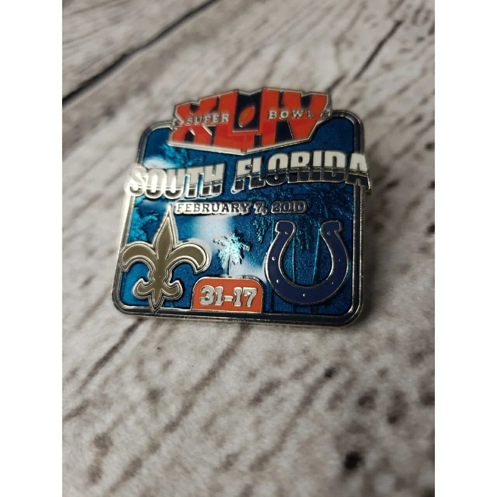 Super Bowl 44 XLIV Willabee & Ward Pin New Orleans Saints vs. Indianapolis Colts